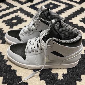 Jordan 1 Mid Pure Platinum